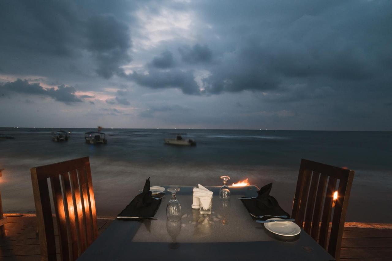 Hikkaduwa Beach Hotel 4*
