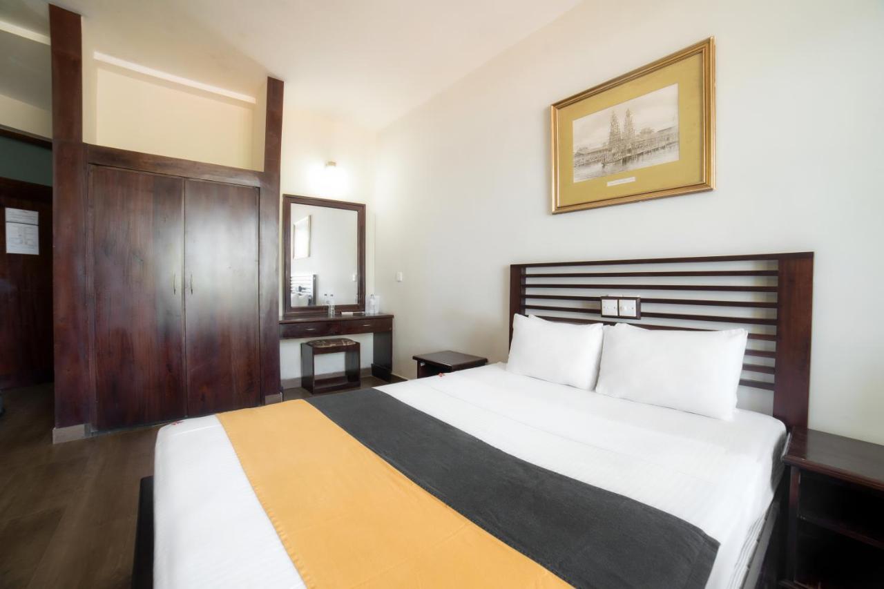 Hikkaduwa Beach Hotel होटल